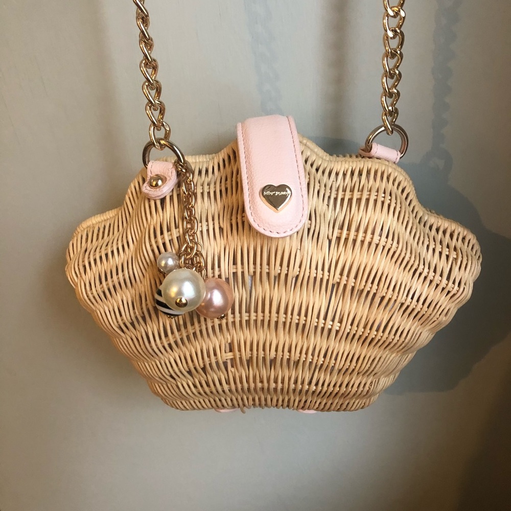 Betsy Johnson shell crossbody bag